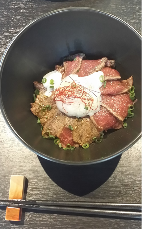 ビストロビンゴ　焼肉丼